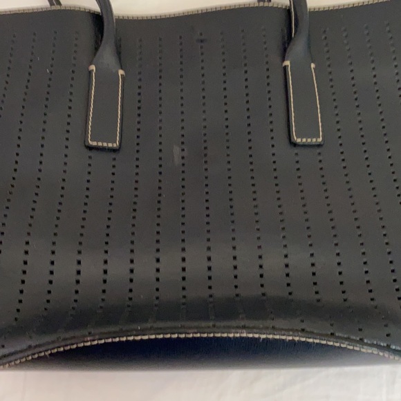 Small Prada handbag - Picture 2 of 9